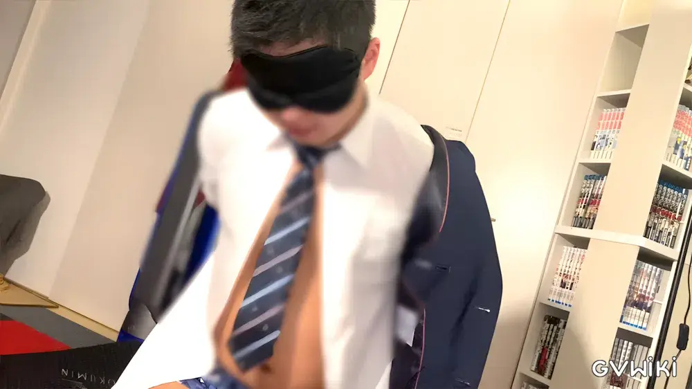 マッチョな大学生とも君 ブレザー着てフェラ奉仕で口内射精させてくれました-1
