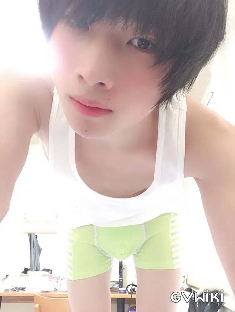 18歳 さな君 大きめぺにを前のめりで必死にしこしこ-1