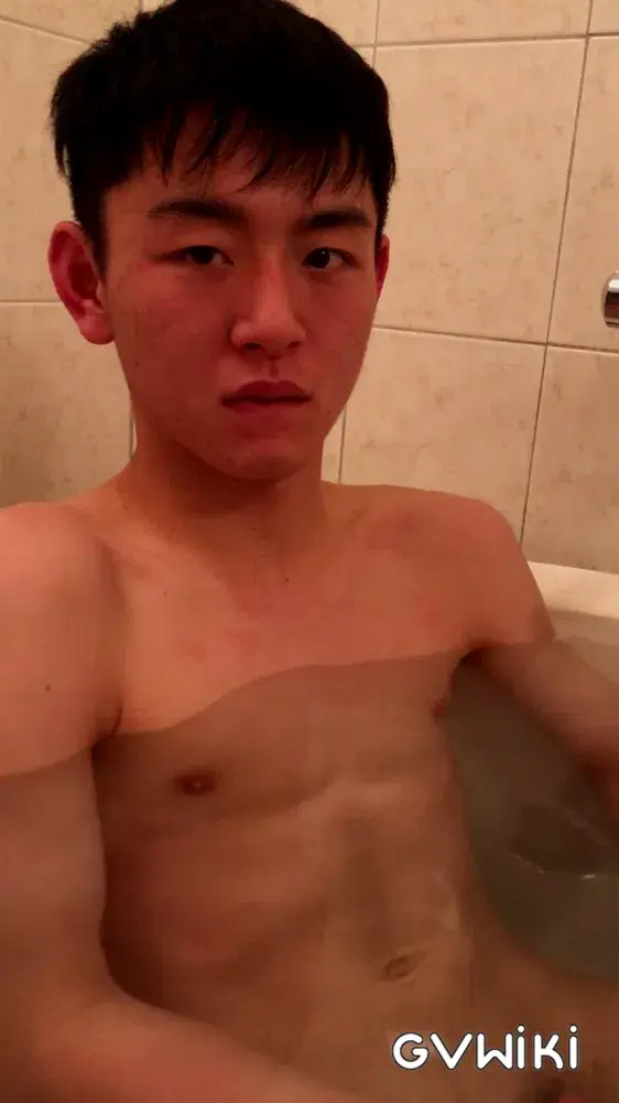 20歳 美筋ボーイ 初撮影時の初々しいオナニー-8