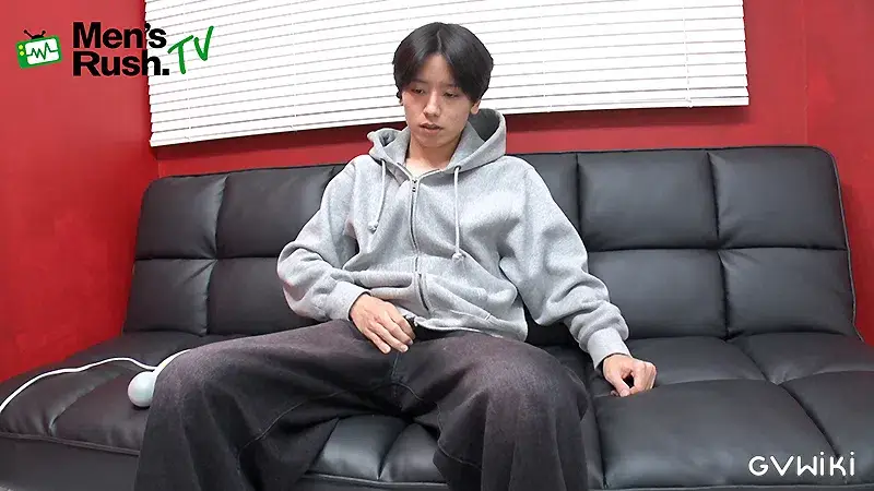 私服姿もGood↑↑スリム体型のノンケくんがカメラの前で電マオナニー！-3