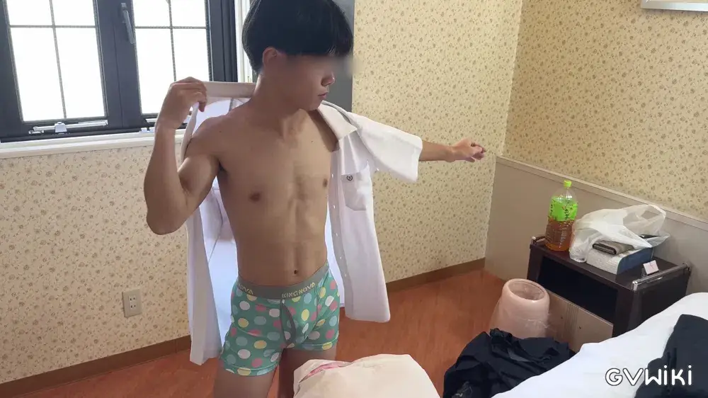 4K ぴちぴち18歳 激カワ スリ筋ボーイ-4