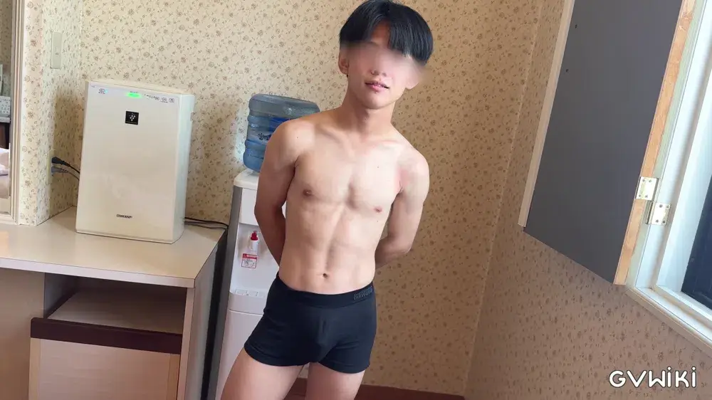 4K ぴちぴち18歳 激カワ スリ筋ボーイ-3
