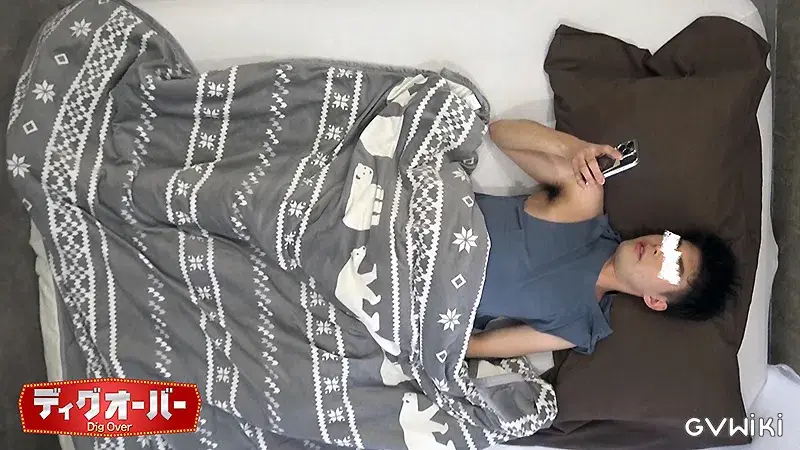 オナトモ♂友達がオナニーしてたからそのまま手伝って抜いて上げたら…-1