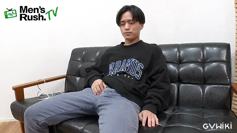 素朴おっとり系大学生がズル剥けチ〇コに電マを押し付けイクッ！-3