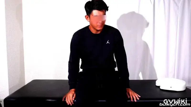 なぜか体育会ノンケは無料の個室マッサージ屋さん「超高身長モデル瑛太くんリアルアスリートの鼠蹊部リンパ流したらうっかり挿入から射精までさせちゃった」-2