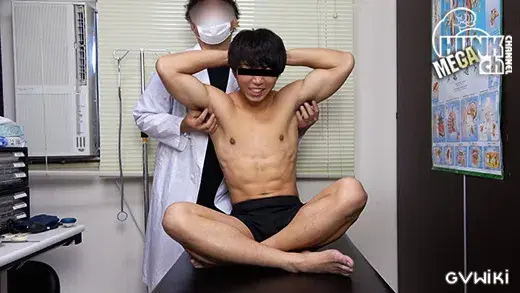 イケてるノンケの身体を隅々まで検査!!カルテNo.076 透利(とうり)くん22歳!!小麦肌の筋肉を触診、アナルに水を注入され噴射させられる透利くんの診断結果は!!?-4