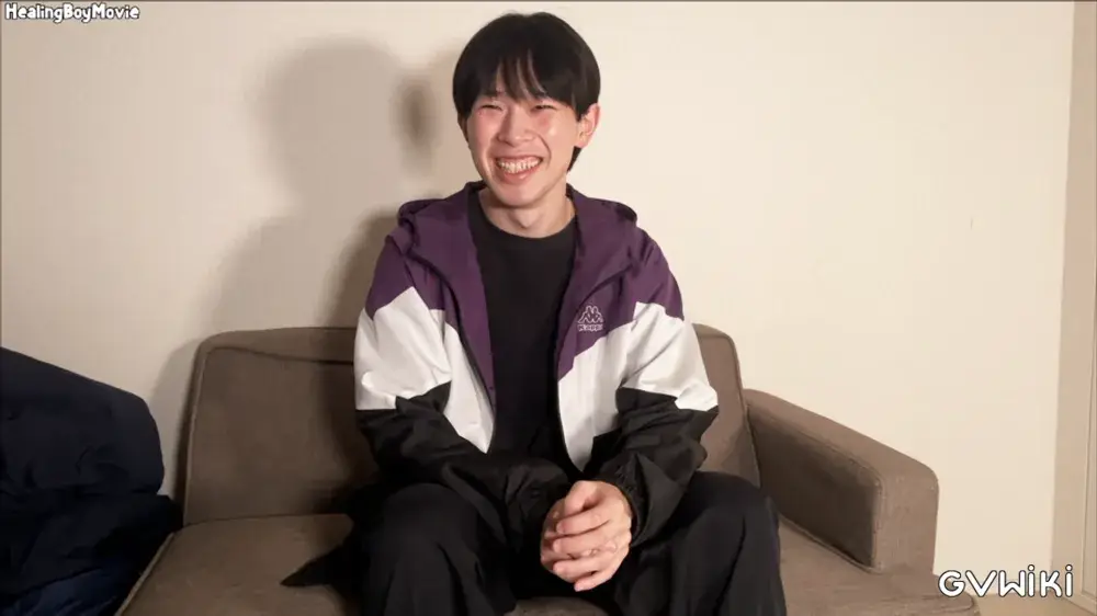 【初ドリ】19歳の包茎イケメンがカメラの前でシコシコとオナニー!真っ白で濃厚なミルクを大量放出!-2