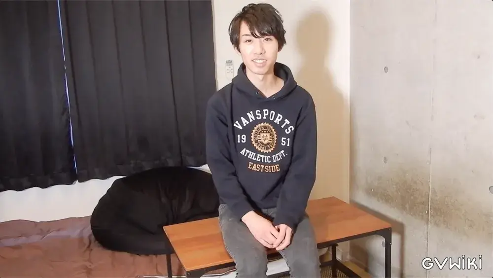 【初デビュー】22歳のスリムなゲイ青年がゴーグルマンに手コキとローション責めで射精!-2