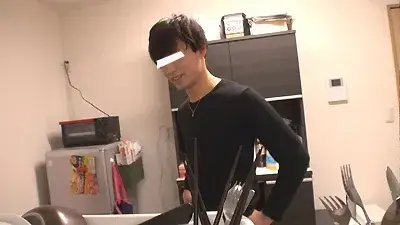 新婚イケメンの若パパが嫁に内緒で自宅に男を連れ込んで小遣い稼ぎの肉体バイト-12