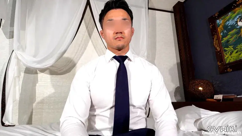 リーマンの裏事情亮平2「もしもあのエリート社員が裏で掘られてたら」スーツ姿の亮平がア◯ルにゴム付きチ◯ポ挿入され絶叫!雄らしい太い声で絶頂掘られイキ!-1