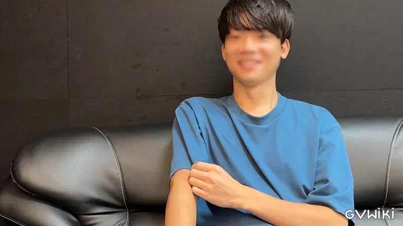 伊藤○太郎似のイケメンが手コキされながら濃厚な精子をドピュッ-1