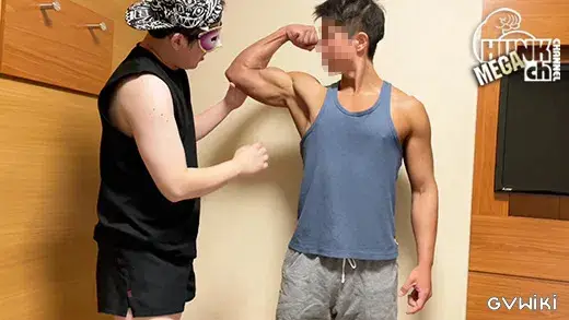 突撃ナンパ!トレーニング後の筋肉見せてpart8〜ラグビー部大学生で焼けた肌で筋肉質!胸筋や腕筋も凄いが尻筋や太もも筋がカチカチでムキムキ!!男に手コキやフェラされるのは初じめてみたいだったけど最後はザーメン発射してしまった!-2