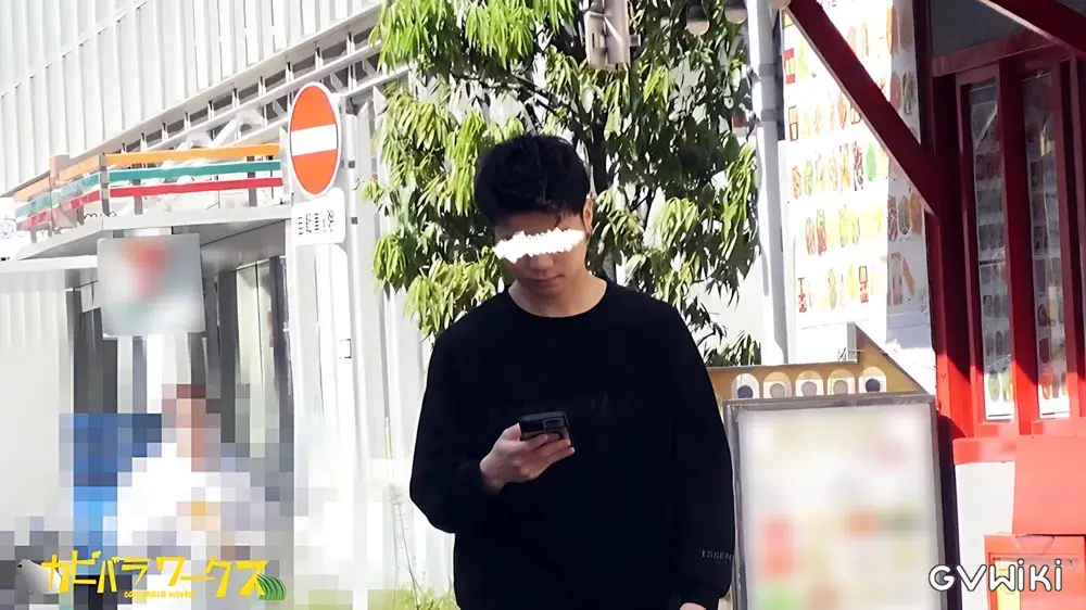 街頭で声かけ爽やか男子確保!デカすぎ巨根はアナル掘られて超ギン勃ち!-1