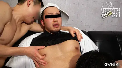 短髪ヒゲの野郎系ガチムチ筋肉の海来(みらい)くん23歳がタチ二人に生ガン掘りされて連続種注入!!【生掘り中出し】-5