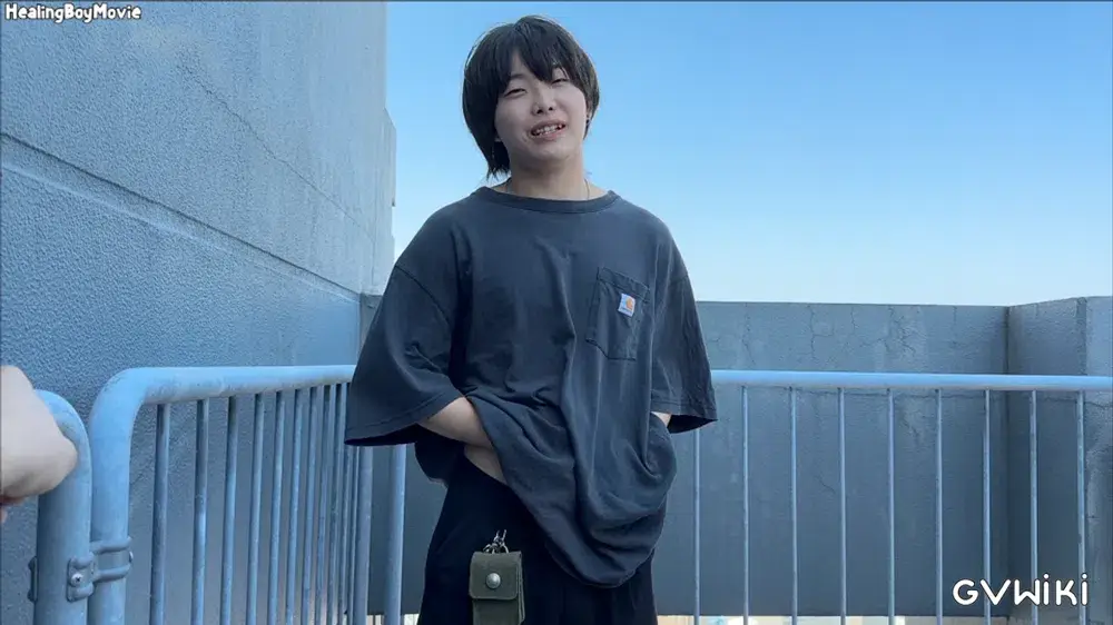 【初ドリ】19歳のキュートなノンケが初登場!奇麗な肌を見せつけながら豪快射精!-2