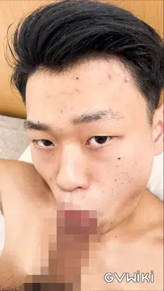 18歳!長マラ細身少年が私服姿でご奉仕&「飲精」-6