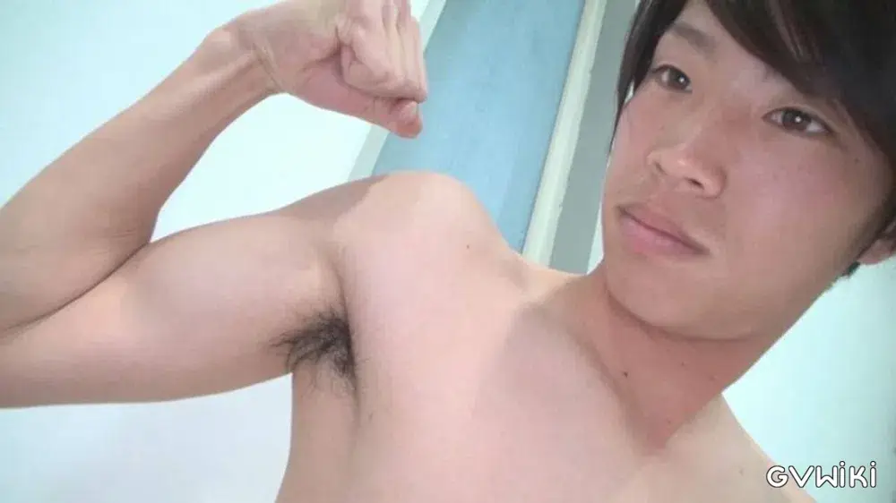 ヤリチン18歳フットサル部の太郎はオンナを喰いまくり!使いまくったぶっといチ○ポをしごきまくる!-2