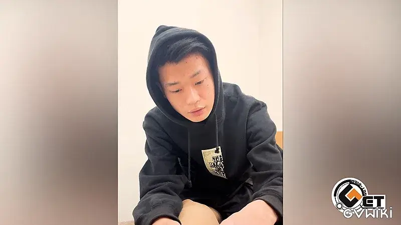 18歳！長マラ細身少年が私服姿でご奉仕＆「飲精」-2