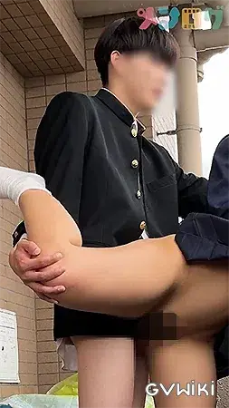 制服の男女が学校終わりにベランダで秘密のセックス。-6