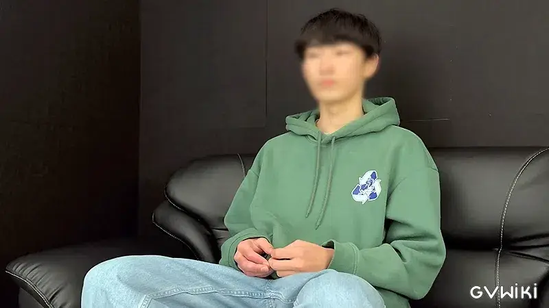 男女経験一切ない清楚系男子が初めて手コキフェラで攻められる-2