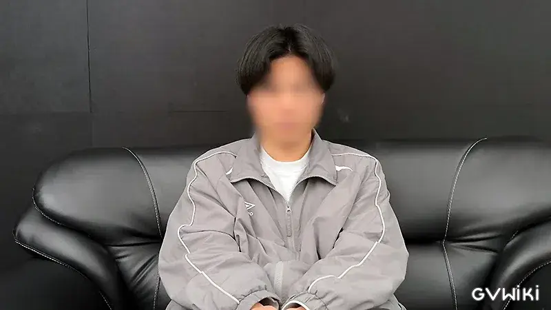 サッカー男子が顔出し出演で手コキフェラで射精-2