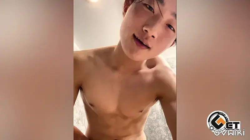 自らとスタッフの精子をW飲精！！舐め尽くし飲み尽くす18歳！！-4