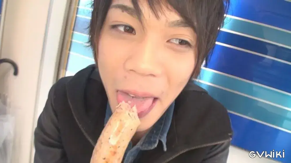 イケメン流星が初の変態露出に挑戦!スリムボディを見せ勃起したチ○ポも見せつける! Vol.1-3