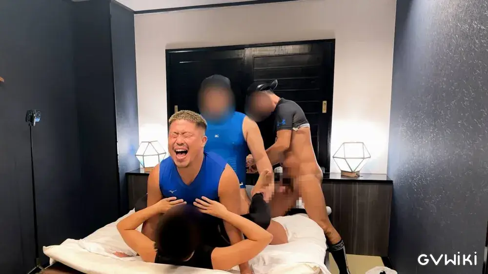 ピチユニ好きが集まった4P SEX!お互いのフェチに刺さって貪り尽くす!三連結したり駅弁したりとヤリまくり!-5