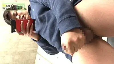 ぽっちゃり系学生クンがカメラの前でチ○コを扱いてイクッ!-6