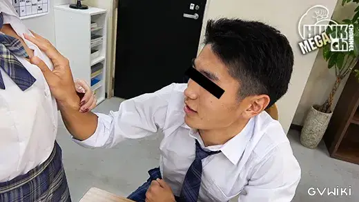 めちゃかわイケメンのバキバキ大学生、京真(きょうま)くん20歳が放課後に童貞を卒業した体験を再現!!はだけた制服で生ファック!!【生ハメ】-4