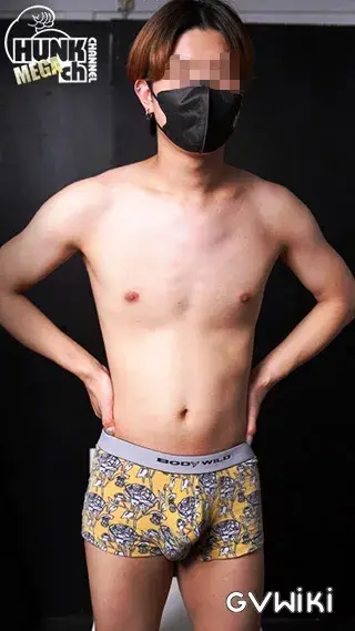 174㎝63㎏21才!触れただけでイキそうになる敏感学生が吐息声で大量射精-4