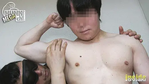 あっさりフェイスの白マッチョ君、されるがままにアナルにおもちゃまで入れられてしまう-1