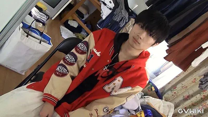 手コキコキコキ↑↑18才美男子ノンケが男のチンシコに禁断の快感射精、、-2