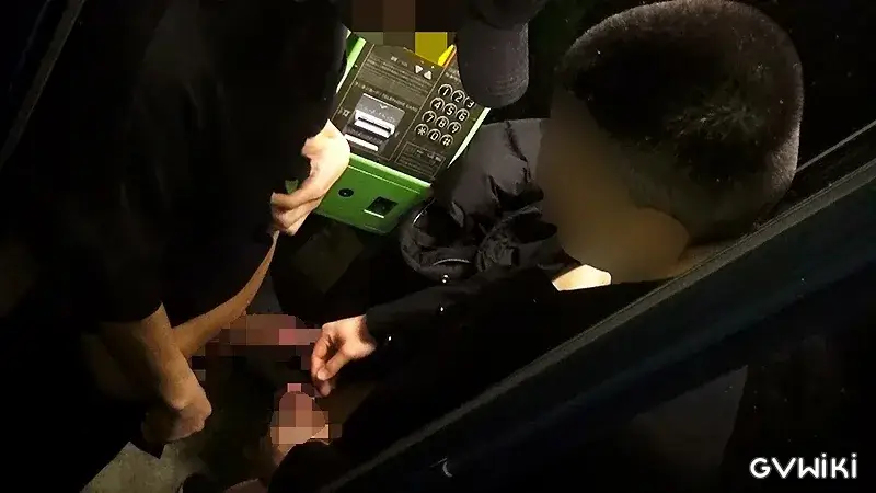 素人投稿露出映像。見られたがり晒され好き男の限界挑戦が責め過ぎてた件-8