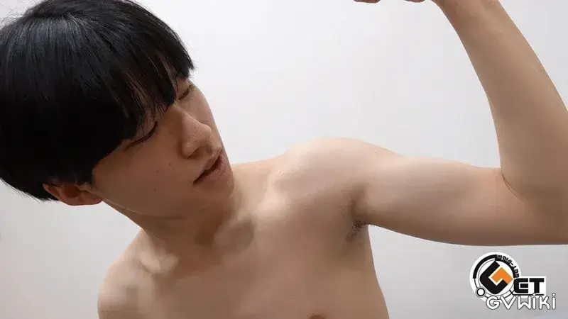 初登場！19歳のピュア男子が巨根扱いて豪快射精！-3
