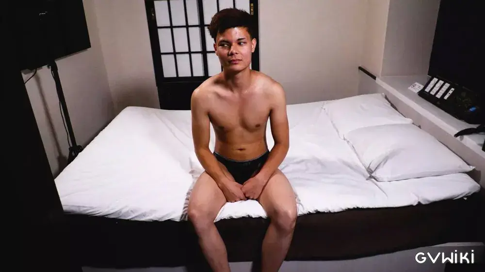 19歳ハーフ顔イケメンのビデオ撮影！緊張しつつもタイプに掘られたら感じちゃう！デカマラしごいて濃いの出しちゃう！-2
