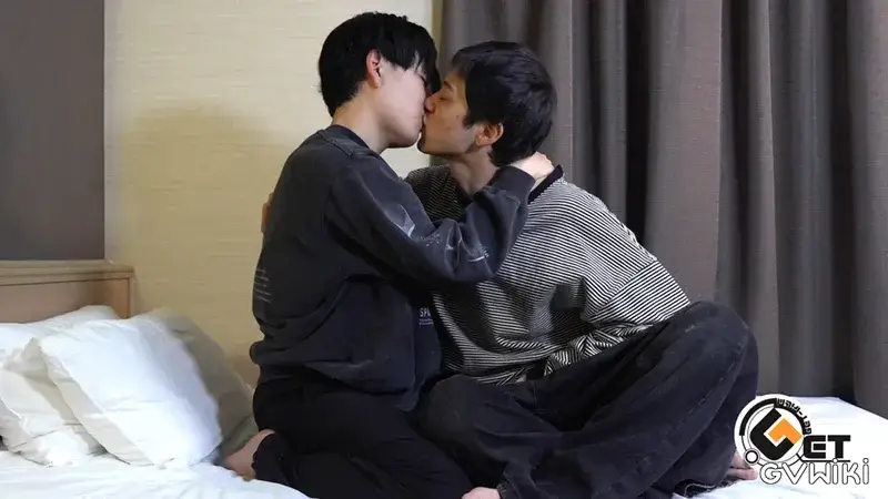 ノンケくんの初生挿入!男相手に腰を振ってたっぷり外出し!!-2