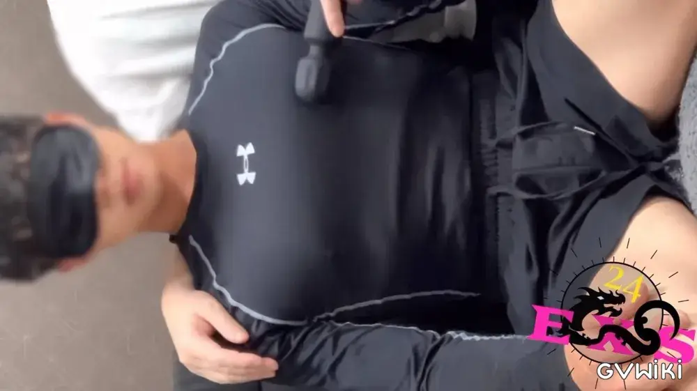 某筋トレ垢フィジークBOYが初登場！！初の男体験でガチガチに緊張もシコシコ射精披露！！-2