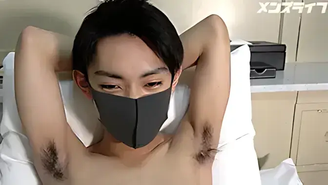 小柄なスリ筋ボーイ18歳大学生!初登場でオナニーデート♪初ローションでシコって射精!-5