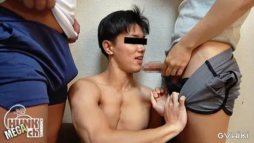 宏翔(ひろと)がデカマラとおっさんに生で廻され激勃起、掘られながらザーメン発射で顔射までされる!!【生掘り】-5