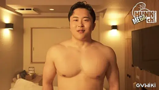 広輔の滝汗密着マッサージ!客に誘われお店に内緒で生掘りSEX!-2