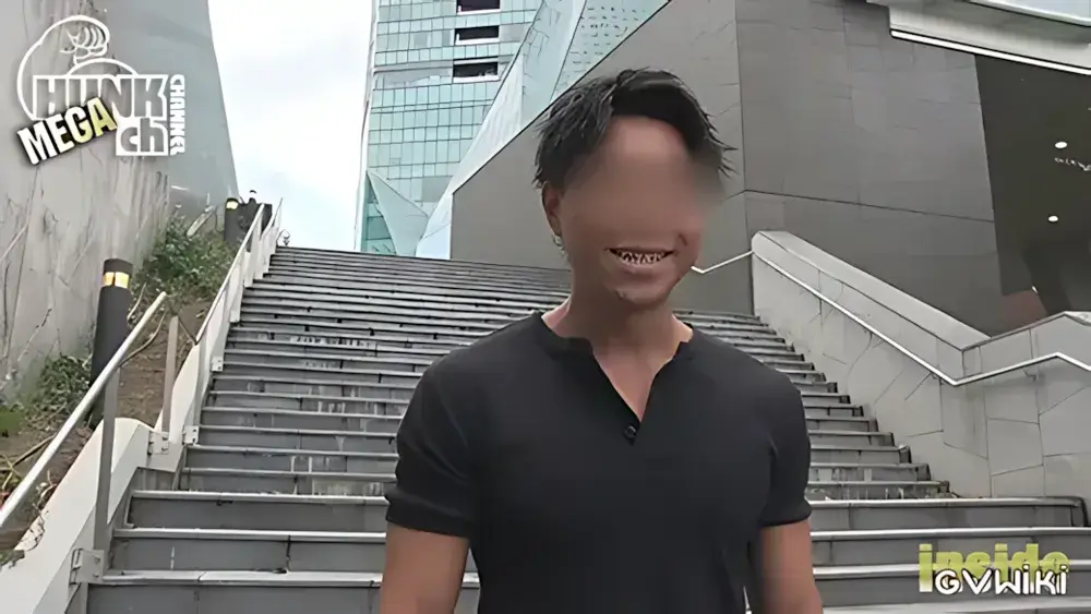 腹筋バキバキイケメンがSEX中にケツ穴を悪戯されてしまう-2